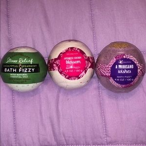 Bath and Body Works 3 bath bombs